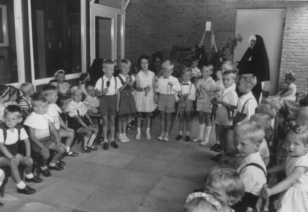 Bau/Einweihung eines neuen Kindergartens
